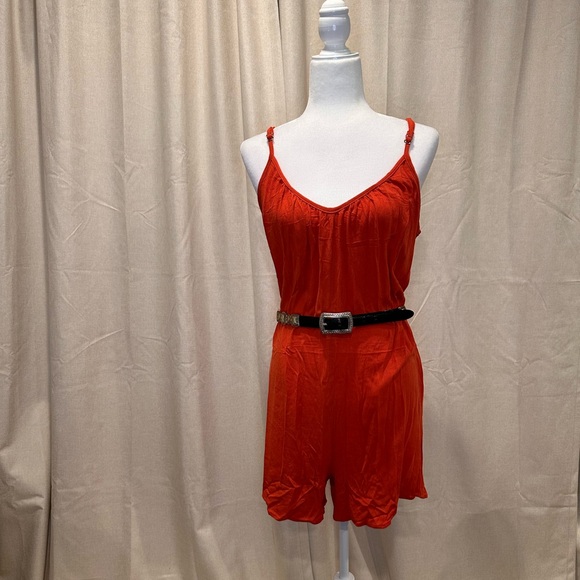 NWOT adjustable strap shorts romper / size 2XL - Picture 2 of 3